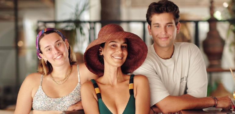 Arzum Onan, oğlu ve müstakbel geliniyle tatile çıktı