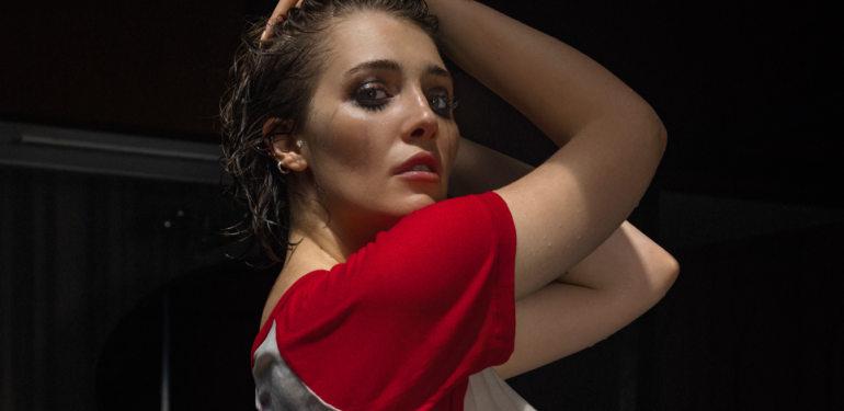 Deniz Işın’dan cesur ve enerjik pozlar